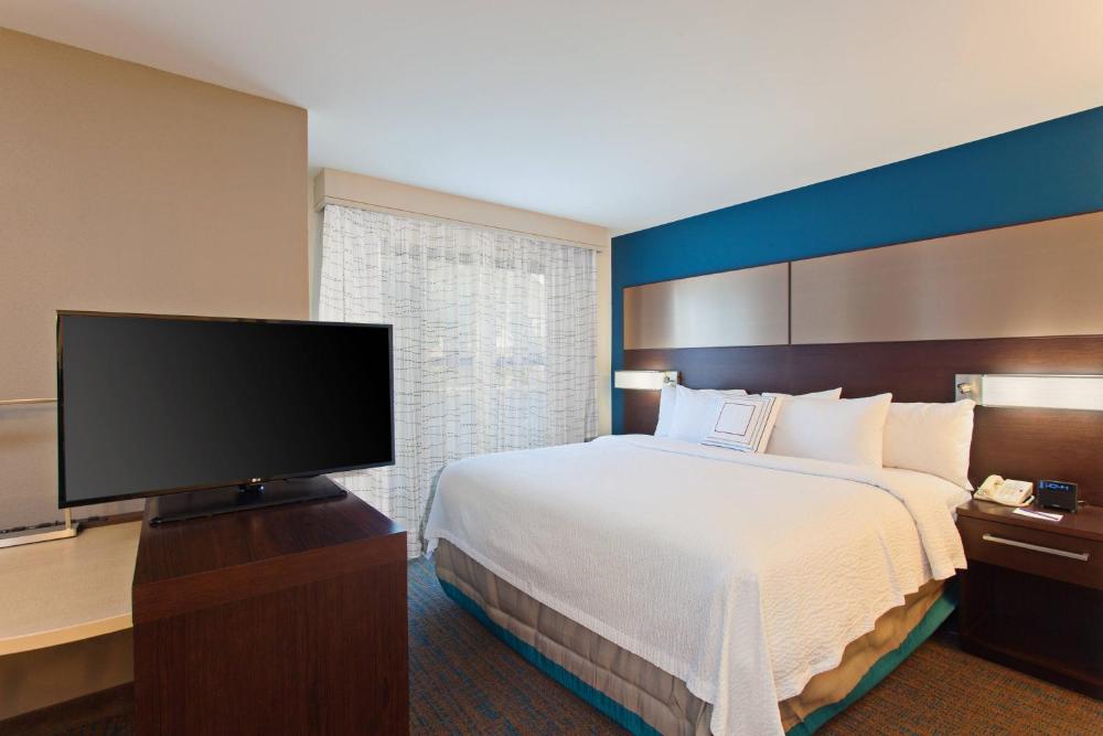 King Studio with Sofa Bed - Hearing Accessible interior